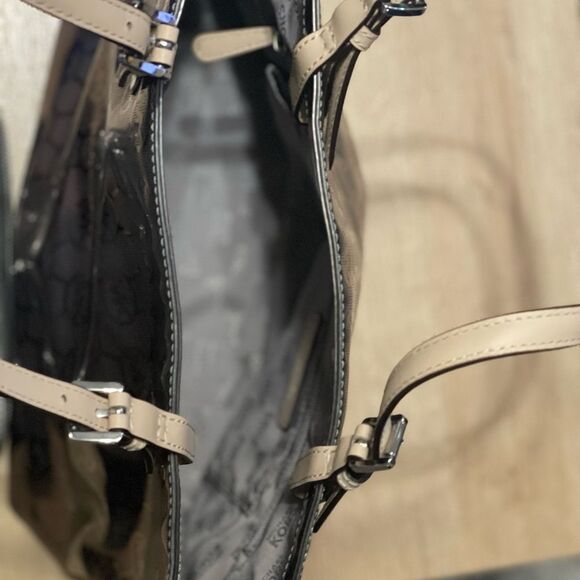Michael Kors Glossy Silver Tote and Matching Wallet - Picture 2 of 5
